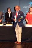 <div class=lightGallery-captions><p>Ángel Nicolás recibiendo el reconocimiento de los Premios Nacionales Alares</p><p>El jurado de la V Edición de los Premios Nacionales Alares otorgóo un accésit en la categoría “Mediana Empresa” a la mutua Solimat. Este premio es un reconocimiento expreso a la labor desarrollada por la organización en materia de Conciliación de la Vida Laboral, Familiar y Personal y cuyo mayor exponente ha sido el “Plan de Conciliación de la Vida Laboral, Familiar y Personal” implantado por la entidad, en 2008, dentro del compromiso con los trabajadores de la organización.</p><h4>Material cedido por 072 - SOLIMAT</h4><span>26/06/2013</span></div>