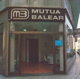 <div class=lightGallery-captions><p>Antigua delegación de Mutua Balear en Inca, Mallorca</p><p>Foto antigua de una delegación de Mutua Balear tomada en los años 80</p><h4>Material cedido por 183 - MUTUA BALEAR</h4><span>1985</span></div>